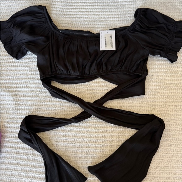 Elegant Black Satin Crop Top - Picture 4 of 5